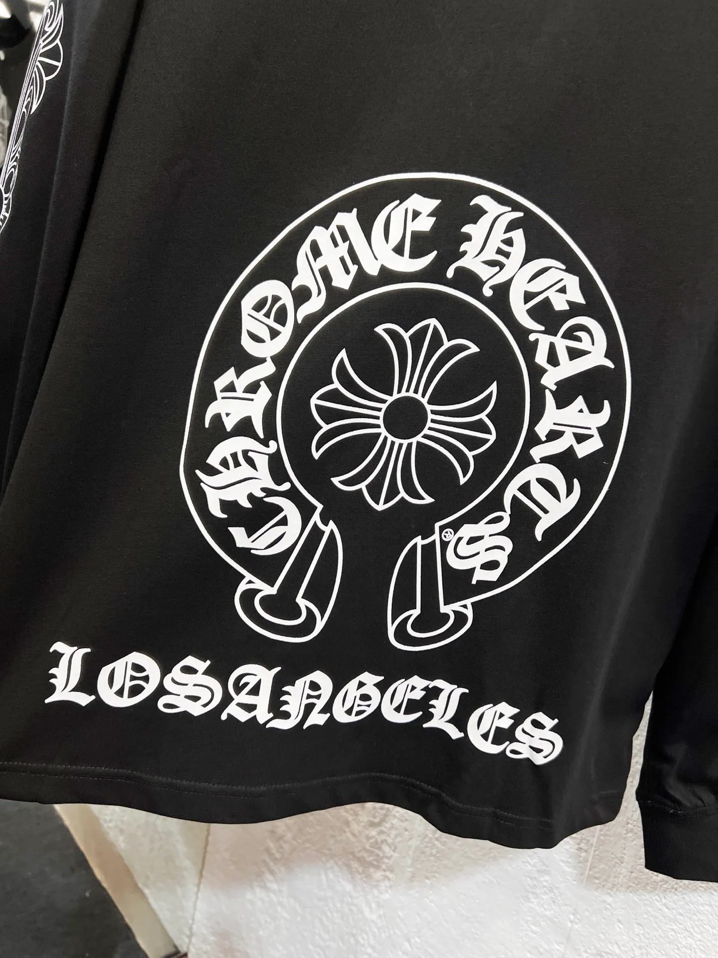 P170 Style number: T66 ChromeHearts-CH ChromeHearts city limited cross Sanskrit printed long sleeves SIZE #s m l xl Length 69 71 73 74 Bust 106 110 114 118 Sleeve length 64 65 66 67